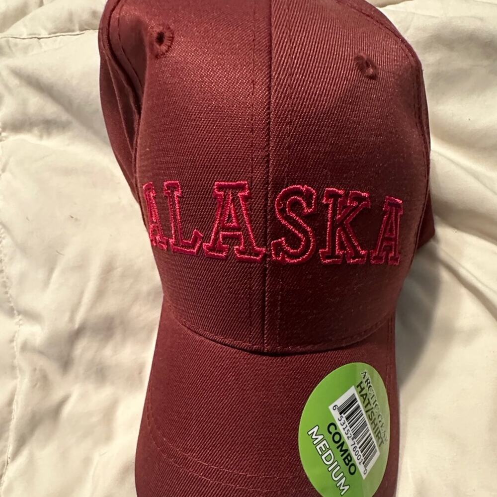 Brand New Alaska Hat & T-Shirt Medium